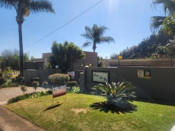 House to rent in Roodekrans, Roodepoort - Powder room