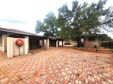 R7,805 pm 2 Bedroom Sectional Title To Let in Lephalale
