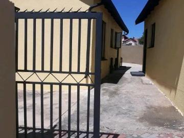 R7 000 | 3 Bedroom House For Rent in Klipfontein View, Klipfontein View