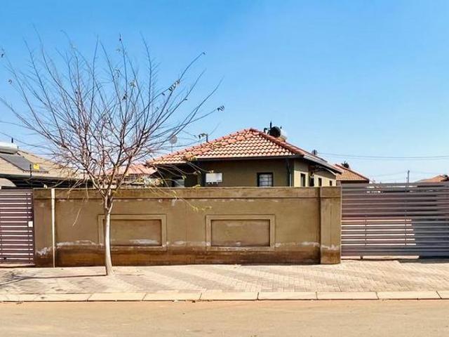 R7 000 | 3 Bedroom House For Rent in Protea Glen, Soweto