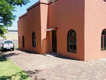R7 000 | 2 Bedroom Cottage For Rent in Lombardy West, Johannesburg
