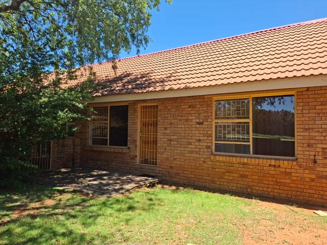 R7,200 pm 3 Bedroom Townhouse To Let in Langenhovenpark