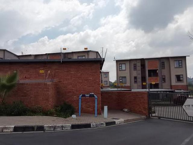 R7 185 | 2 Bedroom Apartment / Flat For Rent in Wilgeheuwel, Roodepoort