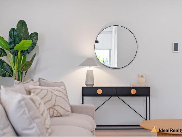 R40  RENOVATED SPACIOUS & CONVENIENT HOME NEXT TO THE PARKS