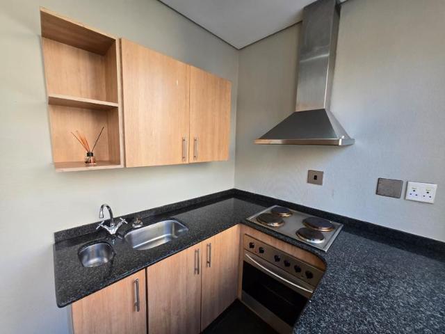 R4 500 | 0.5 Bedroom Apartment / Flat For Rent in Marshalltown, Johannesburg