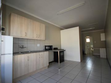 R4,650 pm 1 Bedroom Apartment To Let in Bult South