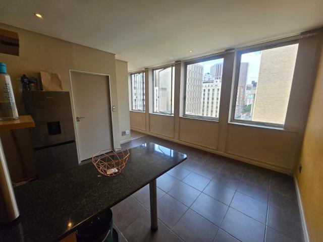 R4 700 | 0.5 Bedroom Apartment / Flat For Rent in Marshalltown, Johannesburg