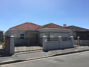 R4 750 | 0.5 Bedroom Apartment / Flat For Rent in Goodwood Central, Goodwood