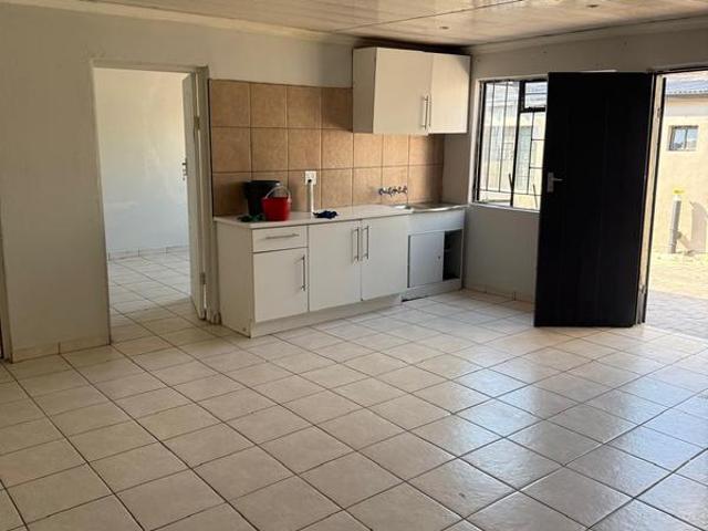 R4 800 | 1 Bedroom Cottage For Rent in Kensington, Johannesburg