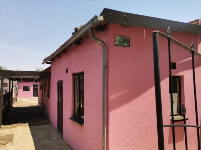 R4 000 | 2 Bedroom House For Rent in Jabavu, Soweto