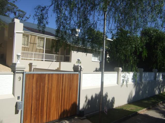 R4,100 pm 5 Bedroom Room To Let in Grahamstown Central