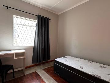 R4,200 pm 7 Bedroom Room To Let in Oatlands North
