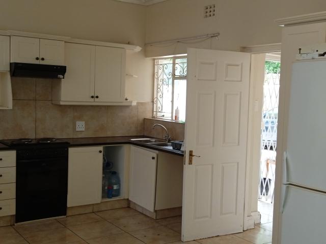 R4,300 pm 5 Bedroom Room To Let in Grahamstown Central