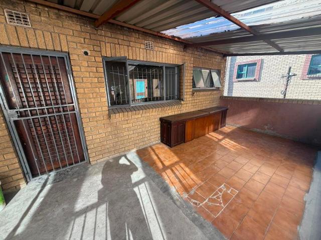 R5 500 | 0.5 Bedroom Apartment / Flat For Rent in Actonville, Wattville