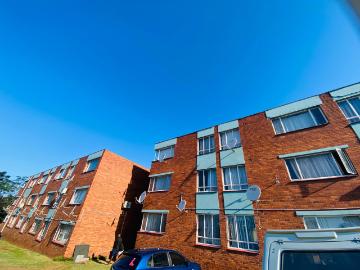R5,700 pm 1.5 Bedroom Apartment To Let in Montclair