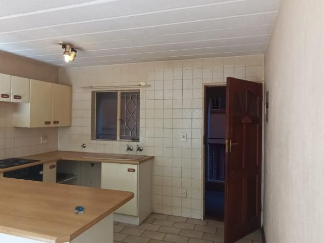 R5 800 | 2 Bedroom Apartment / Flat For Rent in Helderkruin, Roodepoort