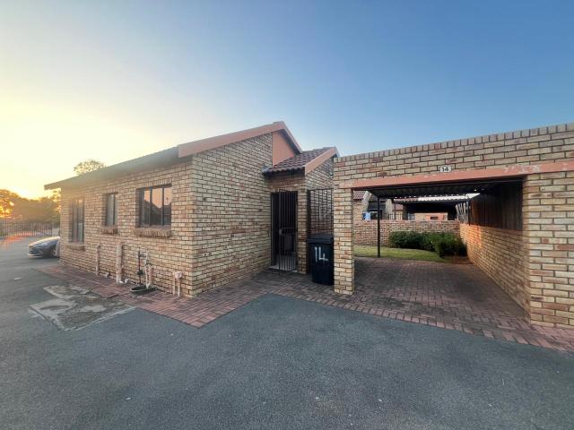 R5 825 | 2 Bedroom Townhouse For Rent in Greenhills, Randfontein