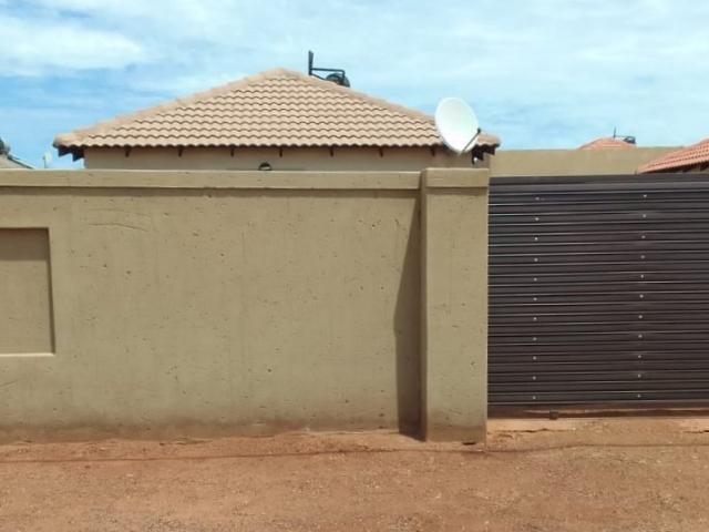 R5 000 | 2 Bedroom House For Rent in Lufhereng, Soweto