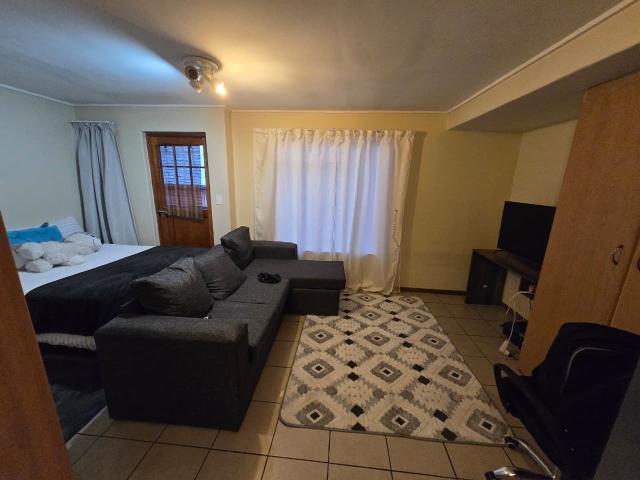R5 300 | 0.5 Bedroom Apartment / Flat For Rent in Auckland Park, Johannesburg