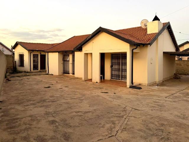 R6 500 | 3 Bedroom House For Rent in Mmesi Park, Soweto