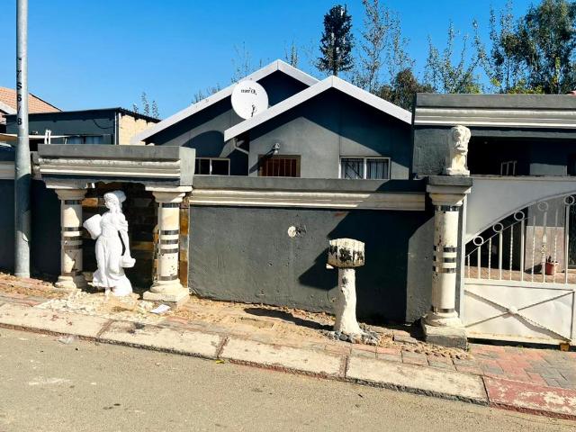R6 500 | 3 Bedroom House For Rent in Cosmo City, Roodepoort