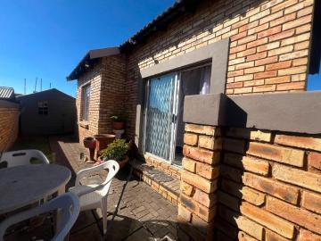 R6 500 | 2 Bedroom Townhouse For Rent in Greenhills, Randfontein