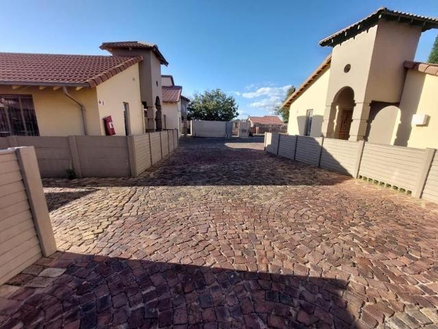 R6 650 | 2 Bedroom Apartment / Flat For Rent in Ormonde, Johannesburg