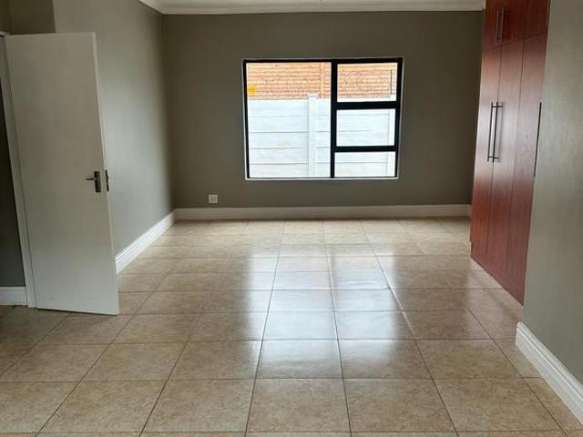 R6 000 | 2 Bedroom Apartment / Flat For Rent in Lenasia Ext 9, Johannesburg