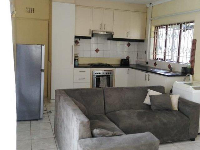 R6 200 | 2 Bedroom Apartment / Flat For Rent in Park Hill, Durban