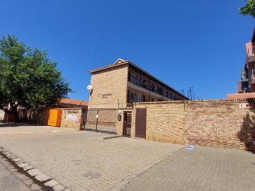 R6,350 pm 2 Bedroom Apartment To Let in Die Bult