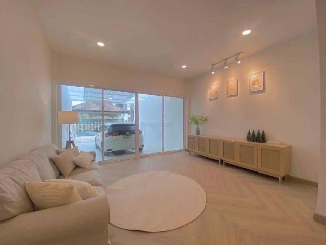 #R8353 221268 ให้เช่าบ้าน Soi Ram Intra 8