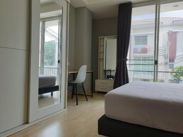 #R8647 050169 ให้เช่าคอนโด Thanapat Haus Sathorn Narathiwas