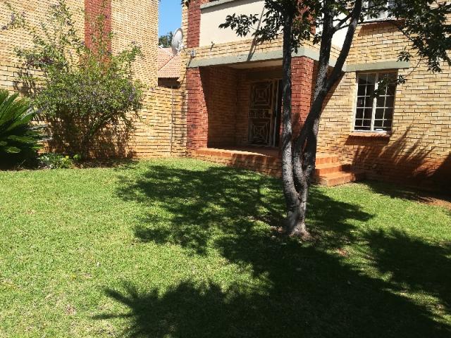 R8 400 | 2 Bedroom Townhouse For Rent in Mooikloof Ridge Estate, Pretoria