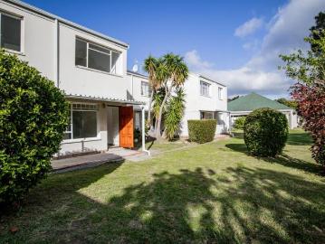R8 500 | 1 Bedroom Apartment / Flat For Rent in Bergvliet, Cape Town