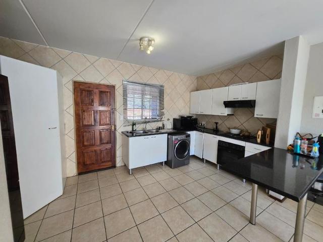 R8 500 | 2 Bedroom Apartment / Flat For Rent in Weltevreden Park, Roodepoort