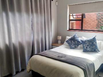 R8,500 pm 1 Bedroom Flat To Let in Middedorp
