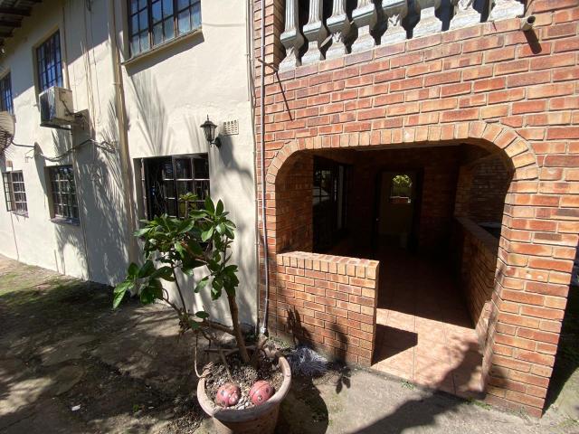 R8,000 pm 3 Bedroom House To Let in Bellair