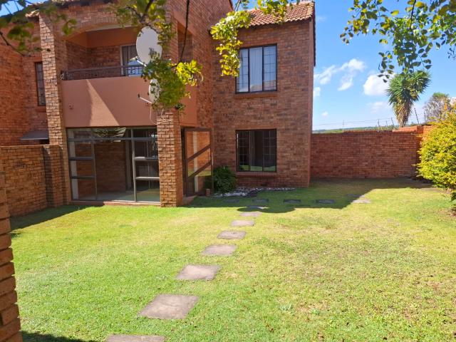 R8 300 | 2 Bedroom Apartment / Flat For Rent in Mooikloof Ridge Estate, Pretoria
