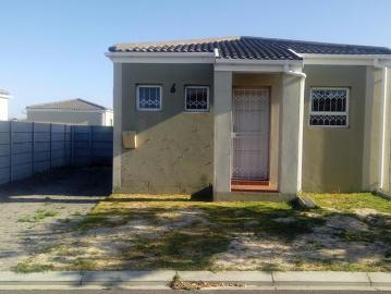 R8 300 | 2 Bedroom House For Rent in Gaylee, Blackheath
