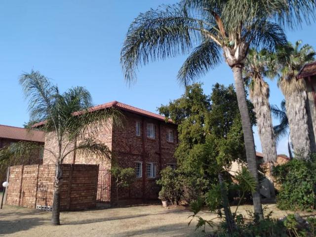 R8 300 | 2 Bedroom Townhouse For Rent in Moreletapark, Pretoria