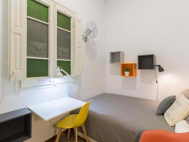R8A R9 Cool double bedroom near Lesseps metro station