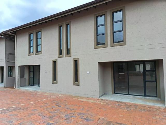 R9 999 | 3 Bedroom Townhouse For Rent in Lenham, Phoenix