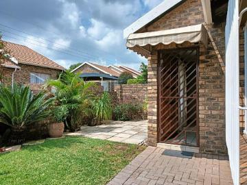 R9 000 | 2 Bedroom Townhouse For Rent in Noordheuwel, Krugersdorp