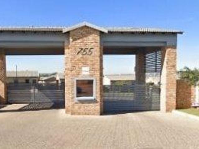 R9 200 | 3 Bedroom Townhouse For Rent in Groblerpark, Roodepoort