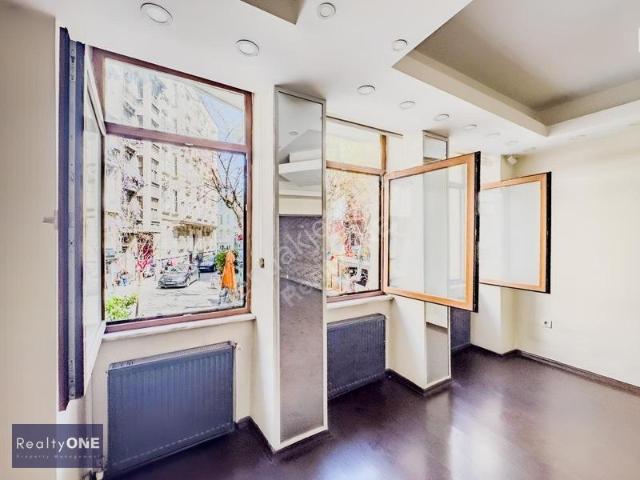 R one Beyoğlu İstiklal'e Yakın Cadde Üzeri 1+1 Satılık Daire Eng