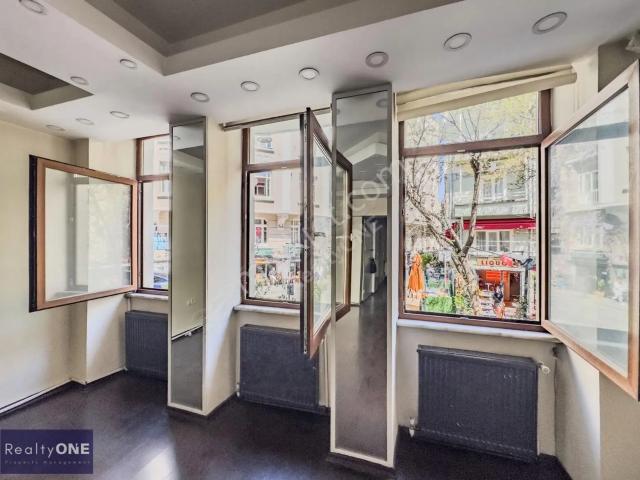 R one Beyoğlu İstiklal'e Yakın Cadde Üzeri 1+1 Satılık Daire eng