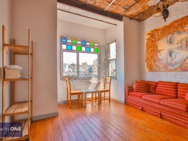 R one Beyoğlu Tarihi Binada Beyaz Eşyalı Ferah 1+1 Kiralık Daire