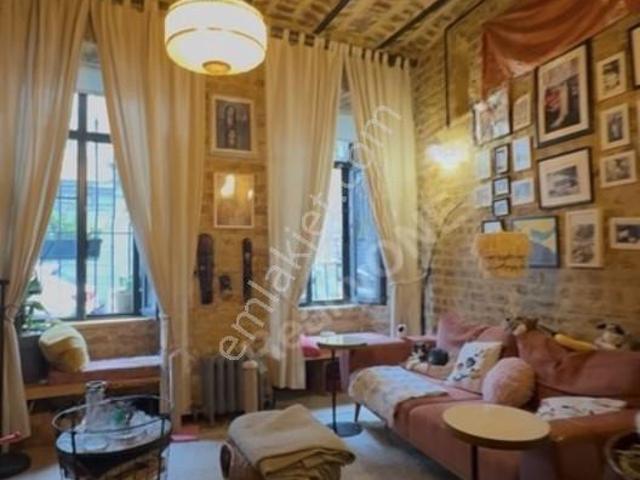 R one Beyoğlu Tarihi Binada Yüksek Tavanlı 1+1 Satılık Daire eng