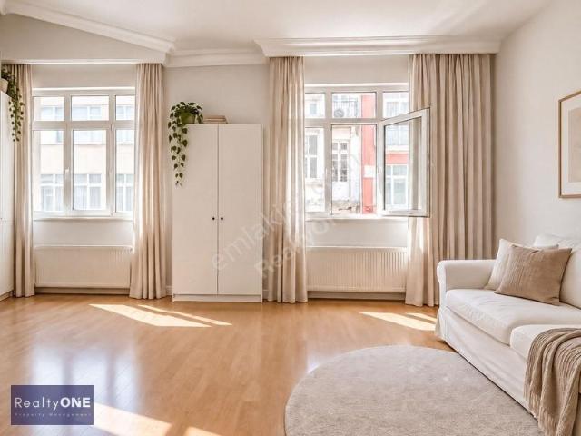 R one Cihangir Güneşli Sokakta Yenilenmiş 1+1 Kiralık Daire eng