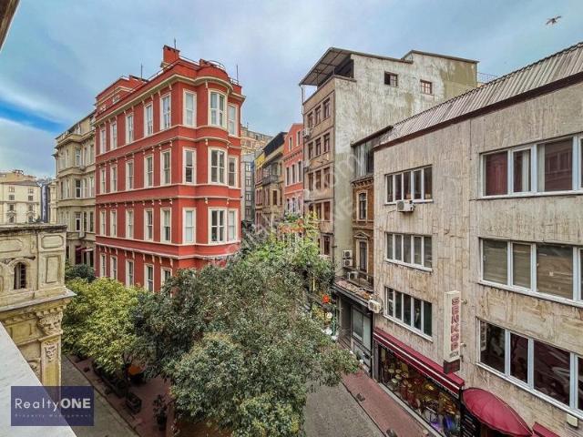 R one Galata Süper Konumda Yüksek Tavanlı 2+1 Kiralık Daire eng